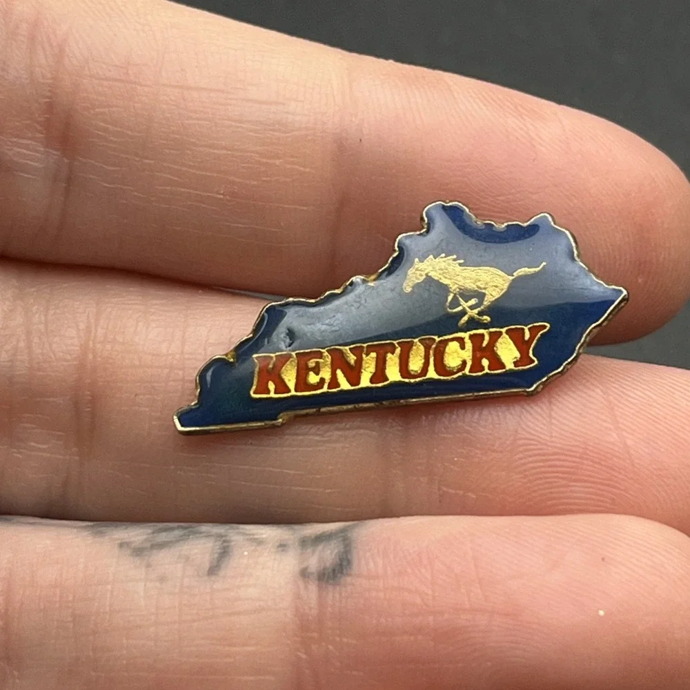 Kentucky State Outline Racing Horse United States Of America Lapel Hat Pin